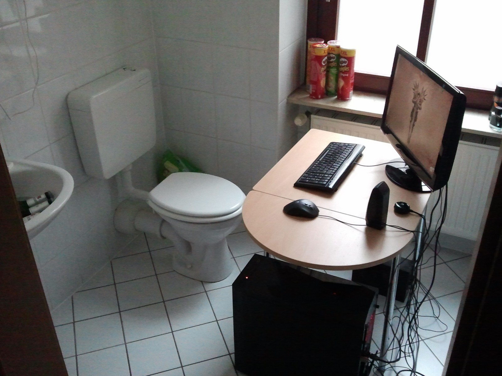 toilet-computer-desk.jpg